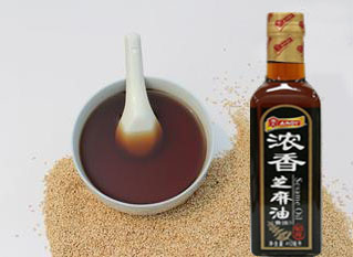 跟隨時代發(fā)展，不做落伍的芝麻油灌裝機(jī)